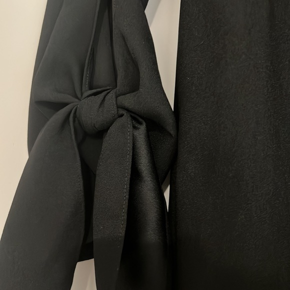 Club Monaco Off Shoulder Blouse - Picture 4 of 4